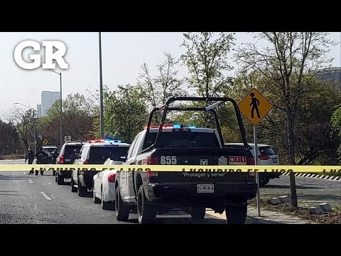 Dejan auto con 2 cadáveres en San Pedro | Monterrey