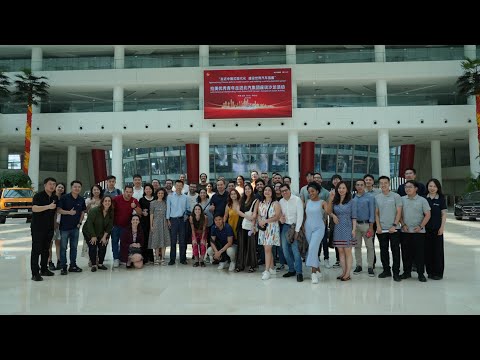 Jóvenes Latinoamericanos visitan la Corporación Automotriz de Beijing