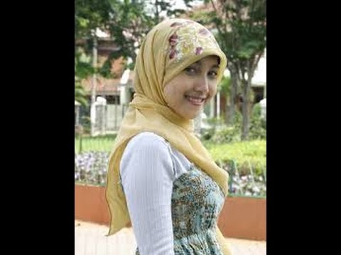 Cewek Cantik Bersuara Emas Ngamen Di Jalan..Hebat!!!!!