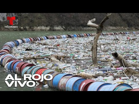 Toneladas de basura bloquean un río en Bosnia al menos dos veces al año