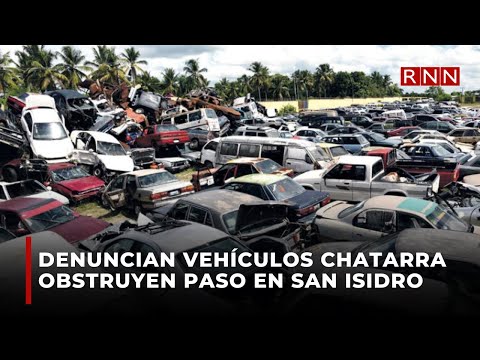 Denuncian vehículos chatarra obstruyen paso en San Isidro