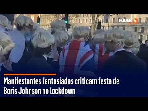 Manifestantes fantasiados criticam festa de Boris Johnson no lockdown