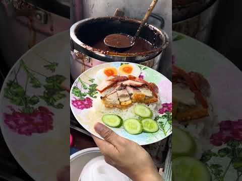 ข้าวหมูแดงหมูกรอบศรีวัชเชิญช