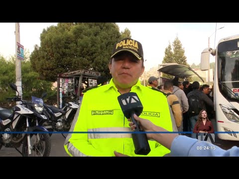 Paradas de buses en Quito son custodiadas por miembros de la Policía Nacional