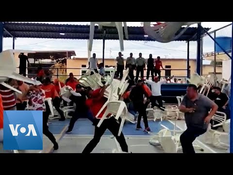 🔵Chairs Fly During Quarrel at Political Rally in Venezuela