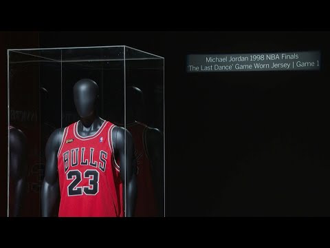 Un maillot du basketteur Michael Jordan proposé aux enchères pour 3 à 5 millions de dollars | AFP