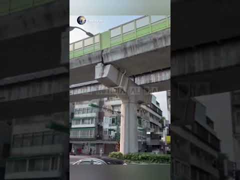 Terremoto en taiwan mira como se mueve el puente #shorts v#iral #YouTube