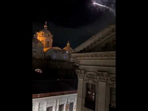 Xela iluminada por fuegos artificiales en centro histórico, video cortesía de Graziela Rae Capuano