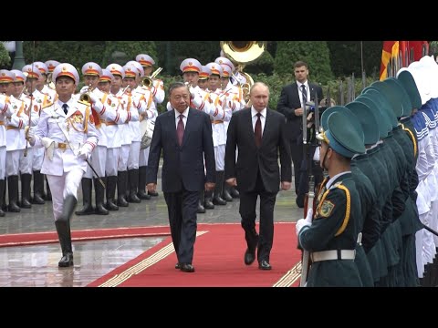 Poutine débute de sa visite d'État au Vietnam par une cérémonie d'accueil | AFP Images