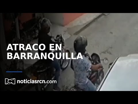 En video: delincuentes asaltan a hombre que iba con dos menores en Barranquilla