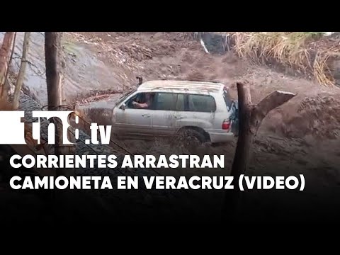 ¿Y el conductor? Corrientes arrastran camioneta en sector de Veracruz (VIDEO) - Nicaragua