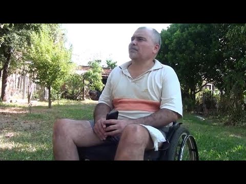 Artesano busca una motocicleta que pueda ser adaptada a su silla de ruedas