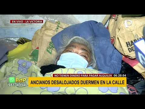 No tienen dinero para pagar alquiler: ancianos duermen en la calle tras ser desalojados de cuarto