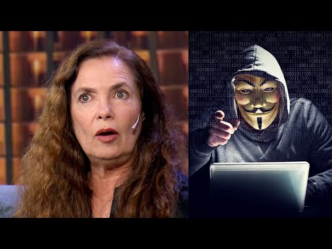 El momento bizarro de SANDRA MIHANOVICH con un individuo de ANONYMOUS