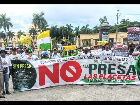 EN VIVO. Una protesta de marcha verde contra Abinader frente al Palacio. En Política