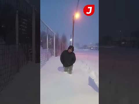 Los trabajadores de la Cooperativa de Facundo, bajo nieve