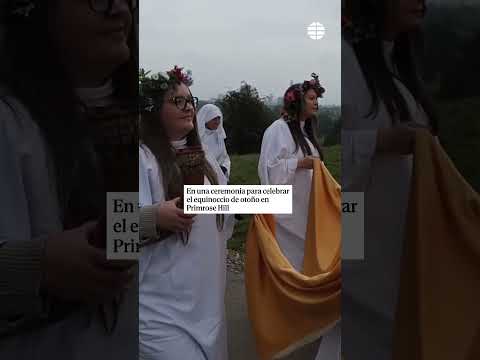 Un grupo de druidas da la bienvenida al otoño en Londres #otoño #londres