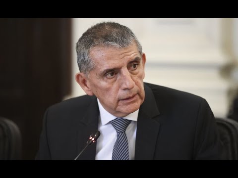 Ministro del Interior, Víctor Torres, confirma que presentó su renuncia al cargo