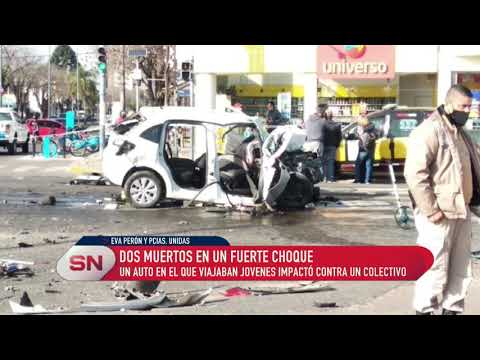 Dos muertos en un fuerte choque Un auto en el que viajaban jóvenes impactó contrá un colectivo Eva P