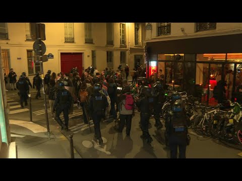 Les manifestants propalestiniens évacuent Sciences Po Paris | AFP Images
