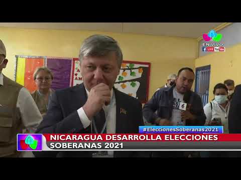 Acompañantes electorales internacionales visitan centro de votación del Colegio Bautista de Managua