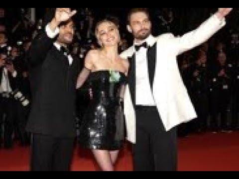 Cannes 2023 : Lily Rose Depp crée la sensation avec une mini robe noire magnifique