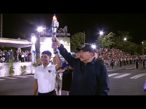 Presidente Daniel recibe la Antorcha Centroamericana de la Independencia y la Paz