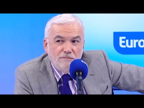 Le ministre de l'Economie, Bruno Le Maire, annonce 10 milliards d'euros d'économies sur les dépen…