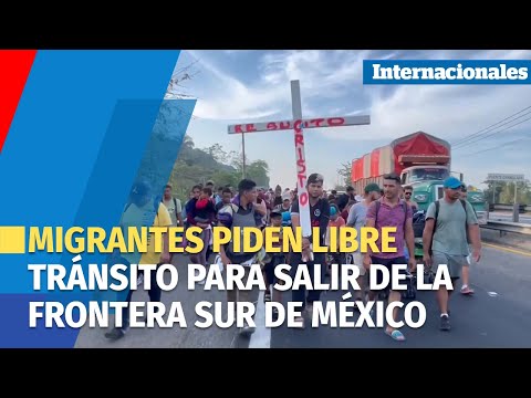 Viacrucis de unos 3,000 migrantes piden libre tránsito para salir de la frontera sur de México