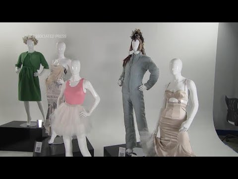 Dresses worn by Diana, Sarah Jessica Parker head to auction