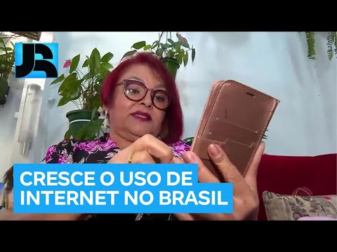 Uso da internet cresceu no Brasil em 2023, e idosos representam um grupo cada vez mais conectado