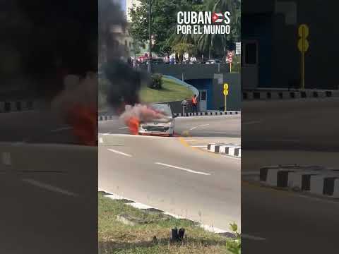 Se incendia un auto en la entrada del Túnel de La Habana y los bomberos no aparecen