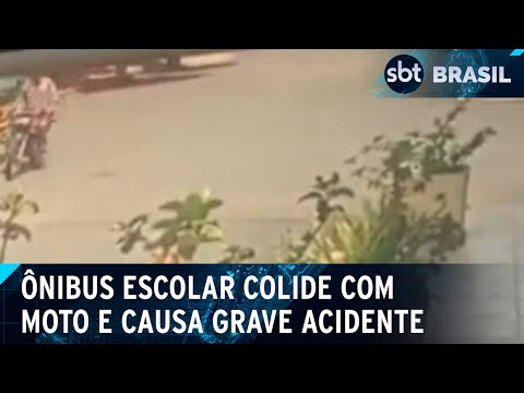 Câmera registra colisão entre moto e ônibus escolar | SBT Brasil (04/04/24)