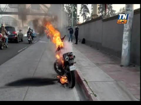Motocicleta se incendia en ruta a El Salvador