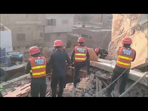 Building collapses in central Pakistan, killing at least 9 people and injuring 2 others