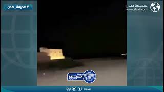 شرطي كويتي يوثق عامل يصلي عكس القبلة بعد القبض عليه