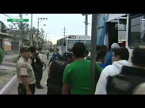 Realizan operativo policial a buses urbanos