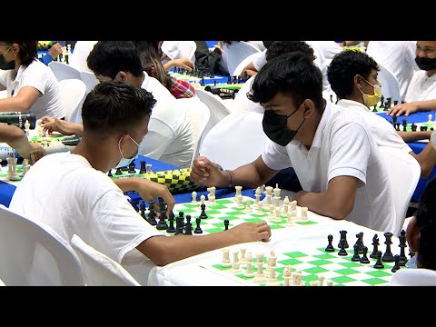 Estudiantes capitalinos participan en la mega simultánea de ajedrez