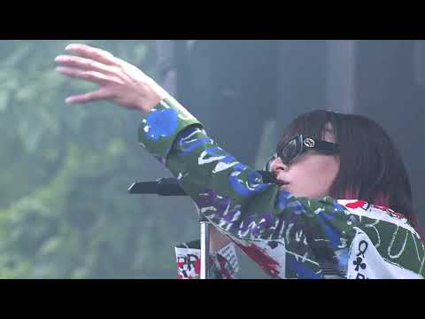 CHARLI XCX Lucky