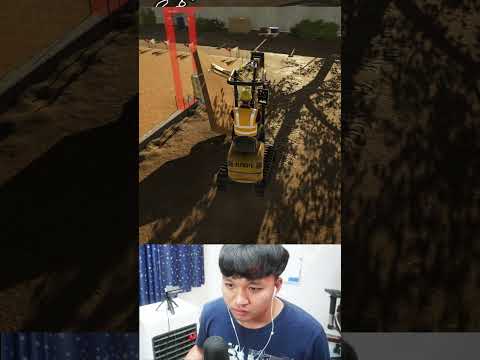 รถขุดเล็กมาลงงานยกของเพื่อสร้า