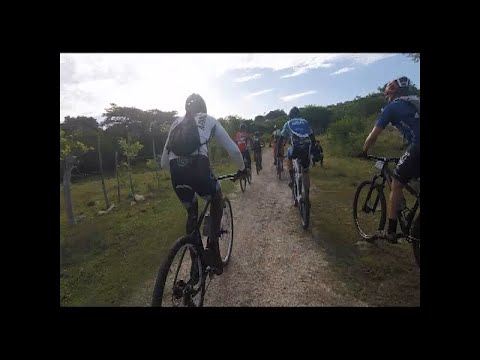 Competencia de ciclismo en las montañas de Cienfuegos