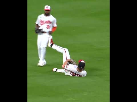 Gunnar Henderson DEEP IN THE OUTFIELD!