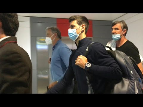 Djokovic à l'aéroport de Dubaï après son expulsion d'Australie | AFP Images