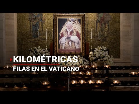 Kilométricas filas en El Vaticano para despedir a Benedicto XVI