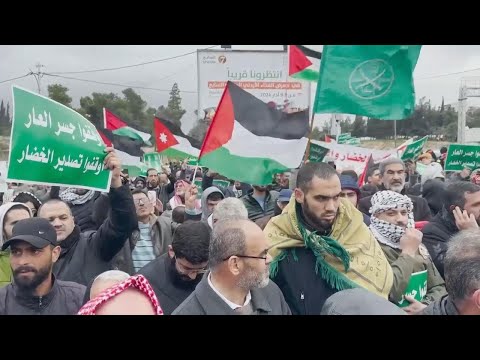 Jordanians protest against exporting vegetables and fruits from Jordan to Israel