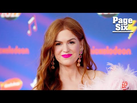 Isla Fisher pokes fun at newly single status in airline commercial