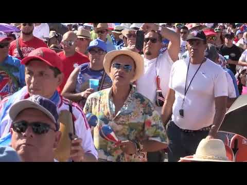 Luis Enrique canta ante más de 20.000 personas que celebran el Día de la Salsa en Puerto Rico