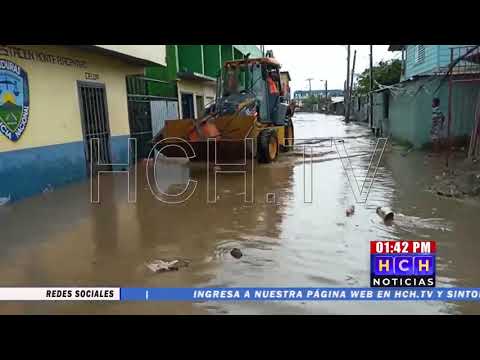 Desagües obstruídos por basura ocasionan inundaciones en Islas de La Bahía
