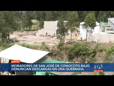 Moradores de San José de Conocoto Bajo denuncian descargas en una quebrada