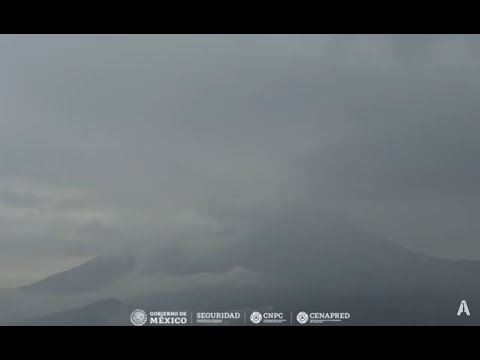 #Popocatépetl | El #volcán comienza a salir de entre las nubes